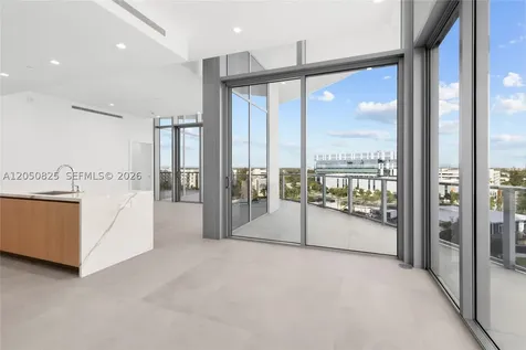 2411 Laguna Creek Miami FL 33181