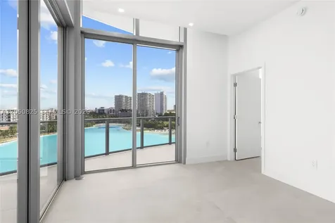 2411 Laguna Creek Miami FL 33181