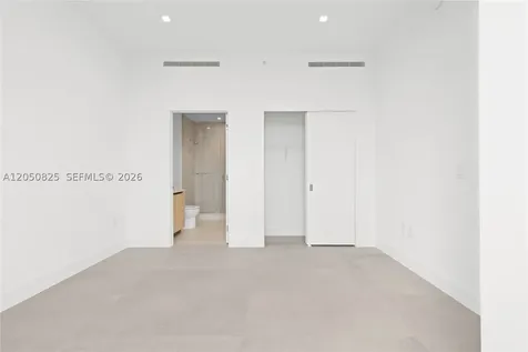 2411 Laguna Creek Miami FL 33181