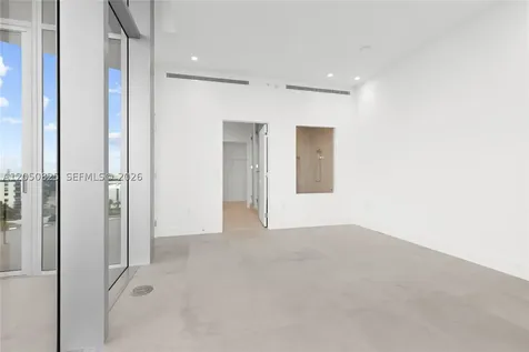 2411 Laguna Creek Miami FL 33181