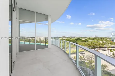 2411 Laguna Creek Miami FL 33181