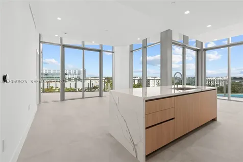 2411 Laguna Creek Miami FL 33181