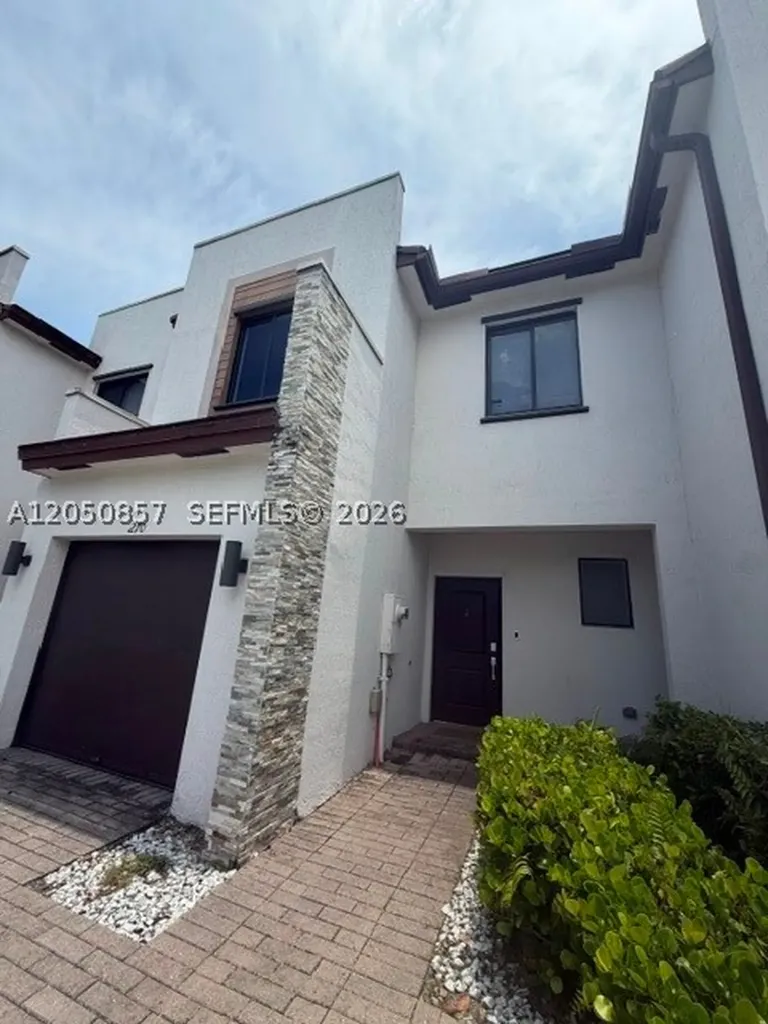 270 NE 208 Terrace Miami FL 33179