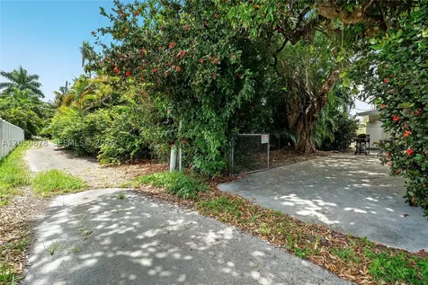 230 NE 2nd Place Dania Beach FL 33004