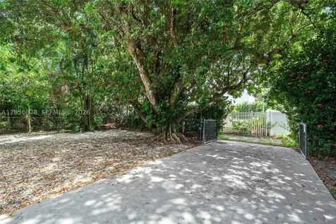 230 NE 2nd Place Dania Beach FL 33004