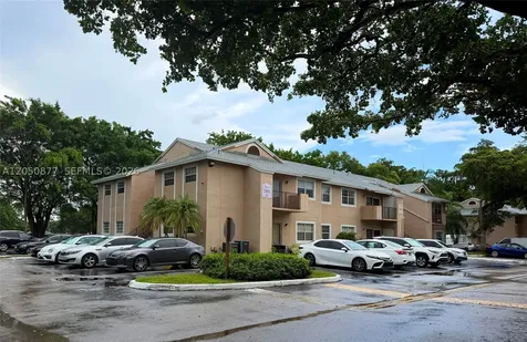2451 NW 96th Terrace Pembroke Pines FL 33024