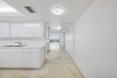6039 Collins Avenue Miami Beach FL 33140