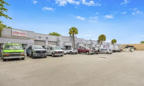 2693 W 76th Street Hialeah FL 33016