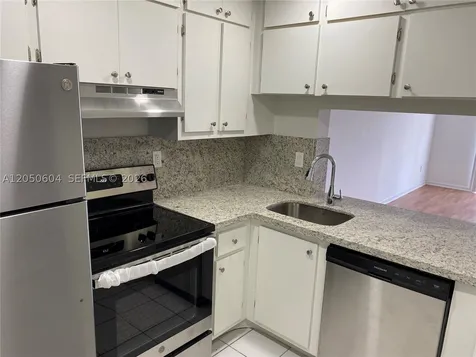 486 NW 165th St Road Miami FL 33169