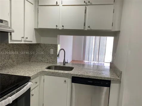 486 NW 165th St Road Miami FL 33169