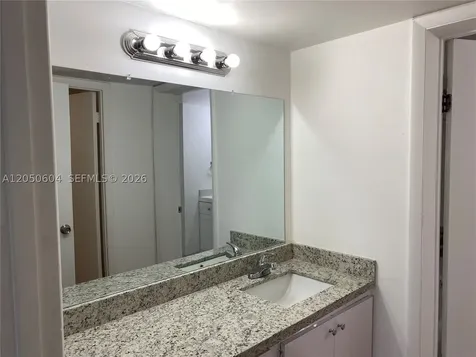 486 NW 165th St Road Miami FL 33169