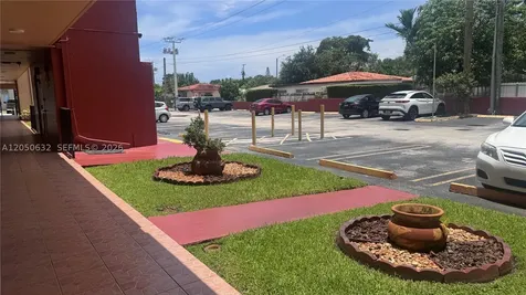 6090 W Flagler Street Miami FL 33144