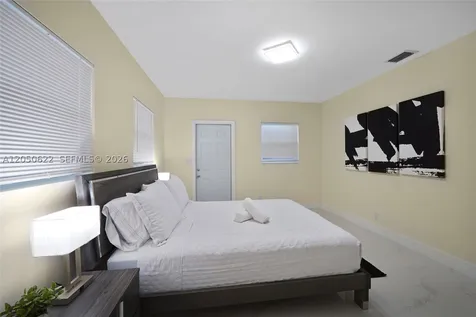 1021 NE 3rd Avenue Fort Lauderdale FL 33304