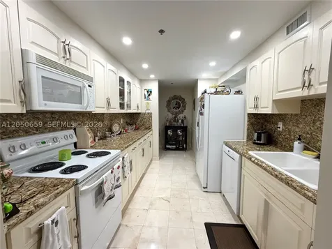 3200 Collins Avenue Miami Beach FL 33140
