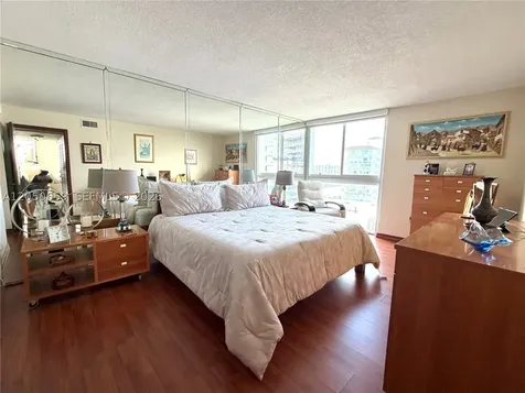 3200 Collins Avenue Miami Beach FL 33140