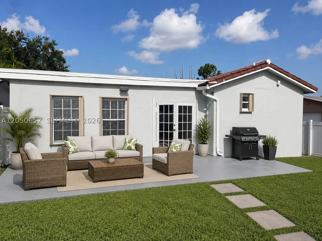2100 N 52nd Avenue Hollywood FL 33021