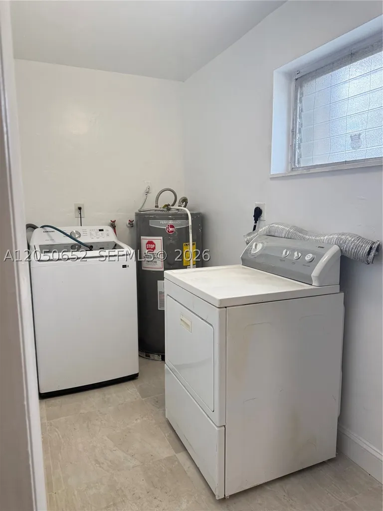 2100 N 52nd Avenue Hollywood FL 33021