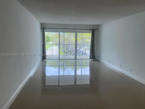 100 Lakeview Drive Weston FL 33326