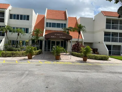 100 Lakeview Drive Weston FL 33326