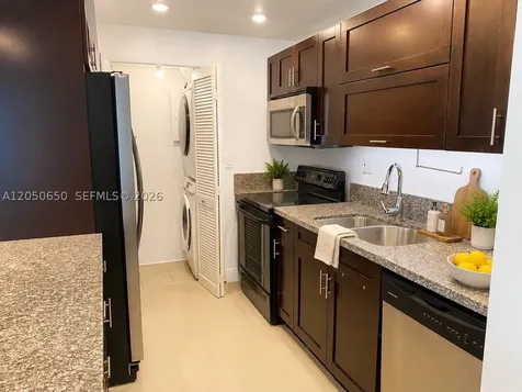 100 Lakeview Drive Weston FL 33326