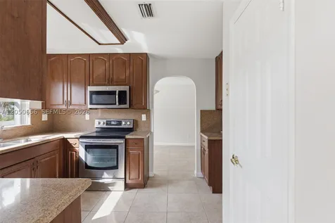 1273 NW 192nd Terrace Pembroke Pines FL 33029
