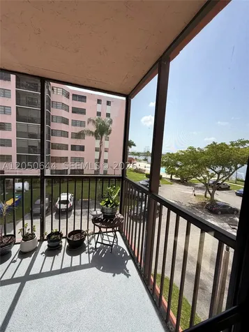 20850 San Simeon Way Miami FL 33179