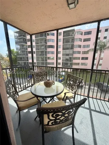20850 San Simeon Way Miami FL 33179
