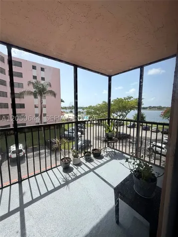 20850 San Simeon Way Miami FL 33179