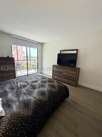 20850 San Simeon Way Miami FL 33179