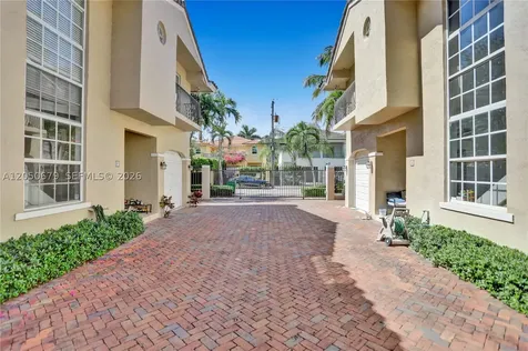 3135 Gifford Lane Miami FL 33133