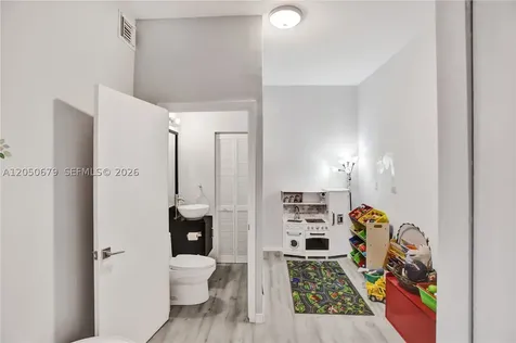 3135 Gifford Lane Miami FL 33133