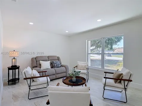 10813 Roundview Lane Tampa FL 33624