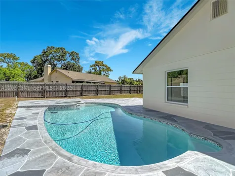10813 Roundview Lane Tampa FL 33624