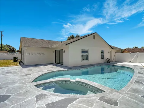 10813 Roundview Lane Tampa FL 33624