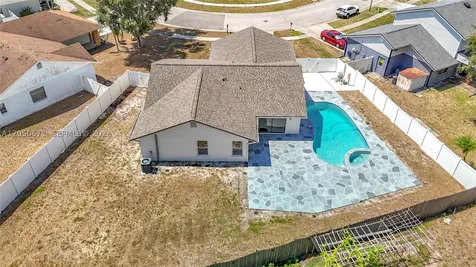 10813 Roundview Lane Tampa FL 33624