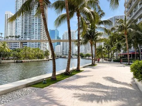 185 SW 7th Street Miami FL 33130