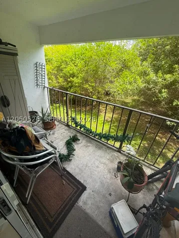9405 W Flagler Street Miami FL 33174