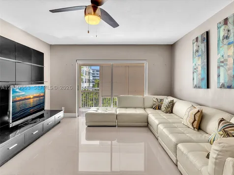 4400 Hillcrest Drive Hollywood FL 33021