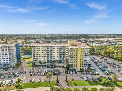 4400 Hillcrest Drive Hollywood FL 33021