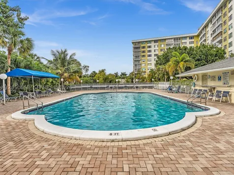 4400 Hillcrest Drive Hollywood FL 33021