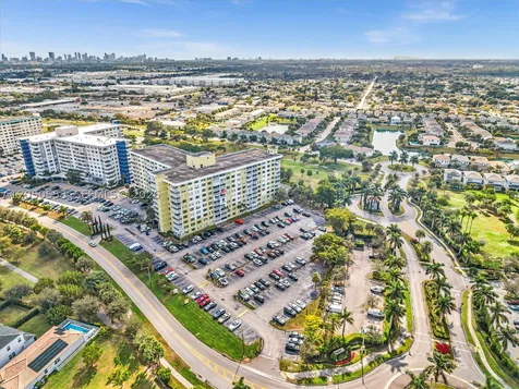 4400 Hillcrest Drive Hollywood FL 33021
