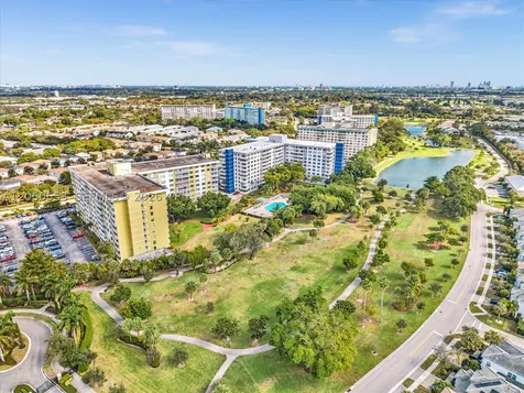 4400 Hillcrest Drive Hollywood FL 33021