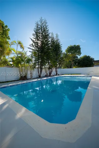 15411 NE 10th Avenue North Miami Beach FL 33162