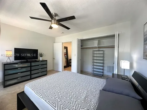 524 Washington Avenue Miami Beach FL 33139
