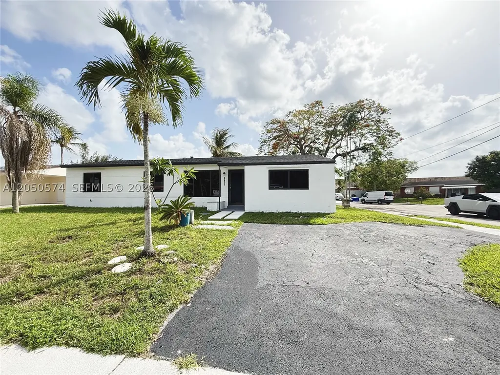 2401 SW 50th Terrace Plantation FL 33317