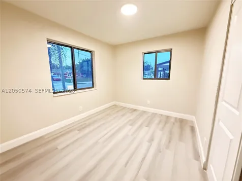 2401 SW 50th Terrace Plantation FL 33317