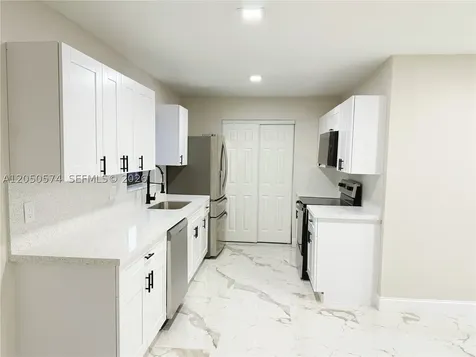 2401 SW 50th Terrace Plantation FL 33317