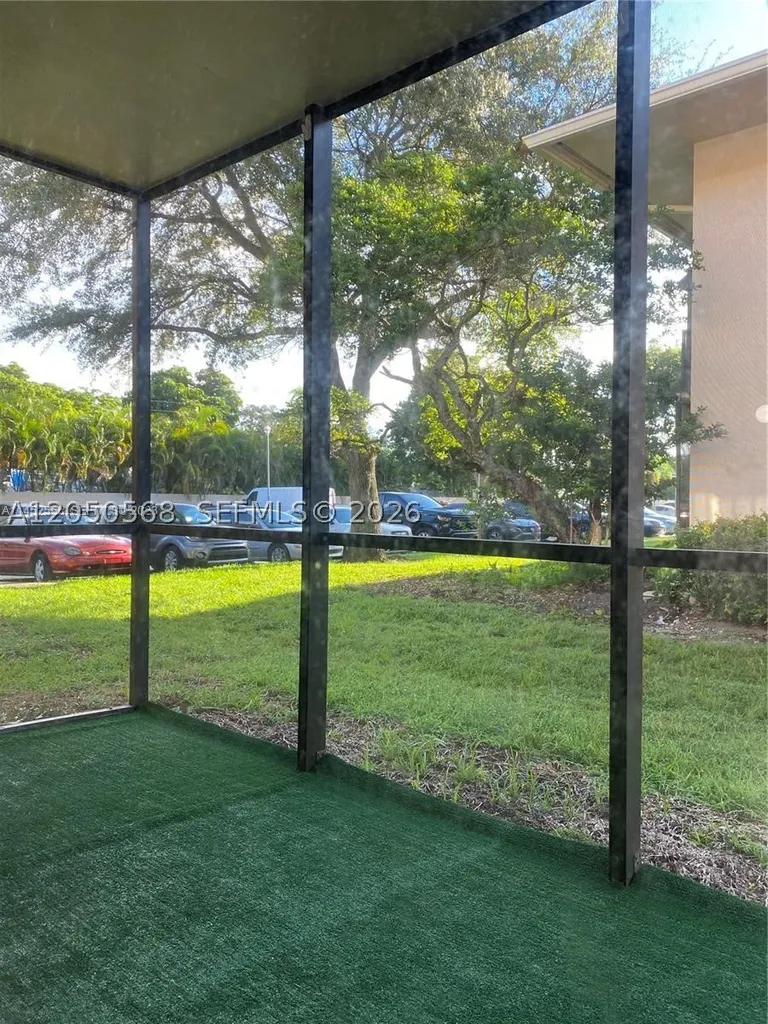 5841 Washington Street Hollywood FL 33023