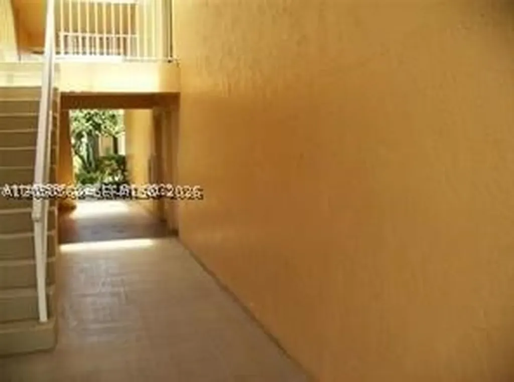 5841 Washington Street Hollywood FL 33023