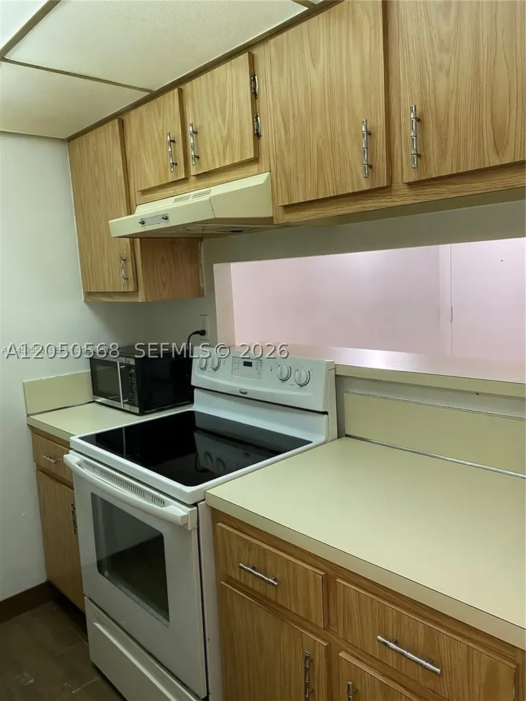 5841 Washington Street Hollywood FL 33023